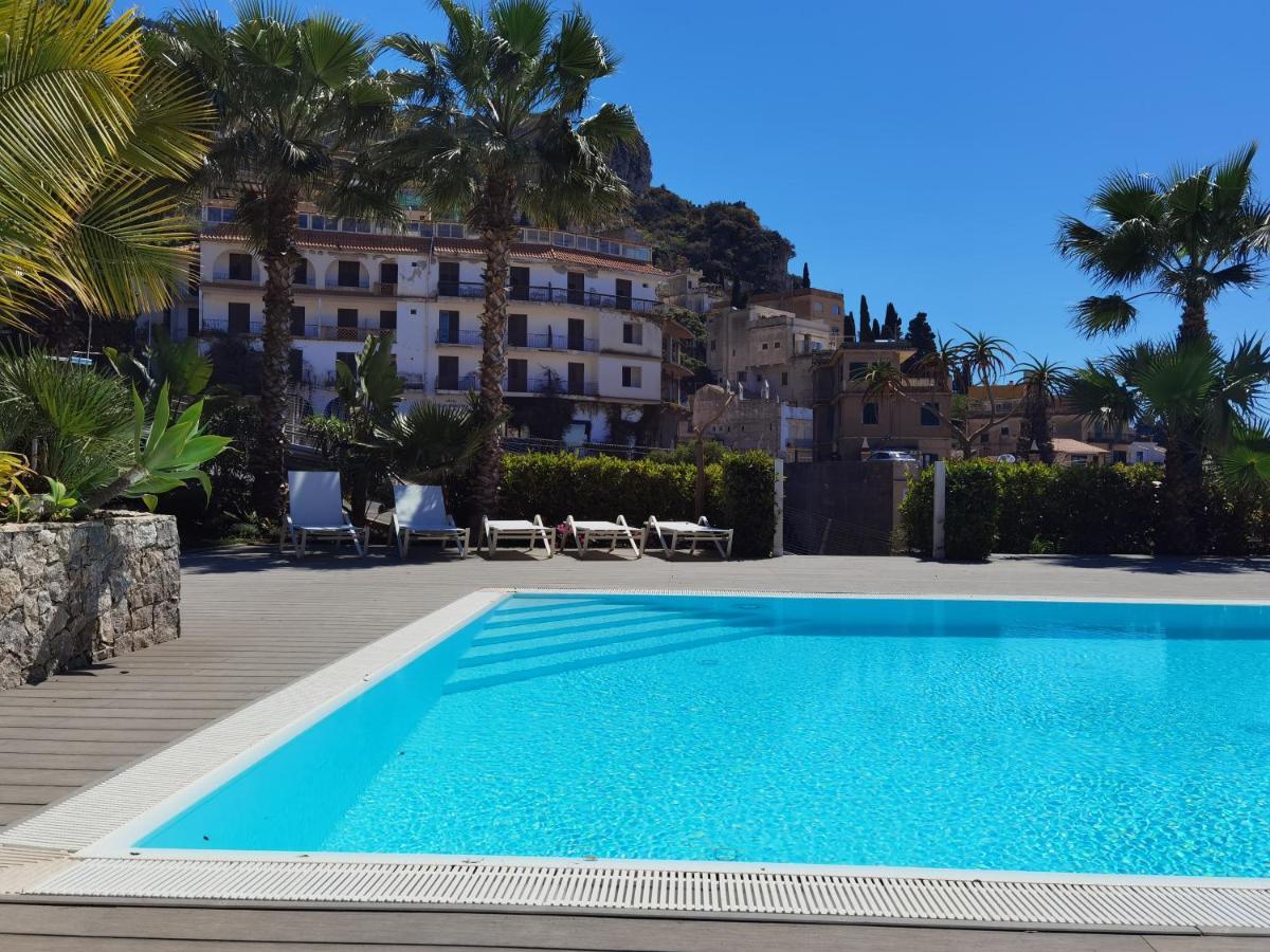 Minerva Luxury Apartment & Tulipan Apartment By Taormina Holidays Bagian luar foto
