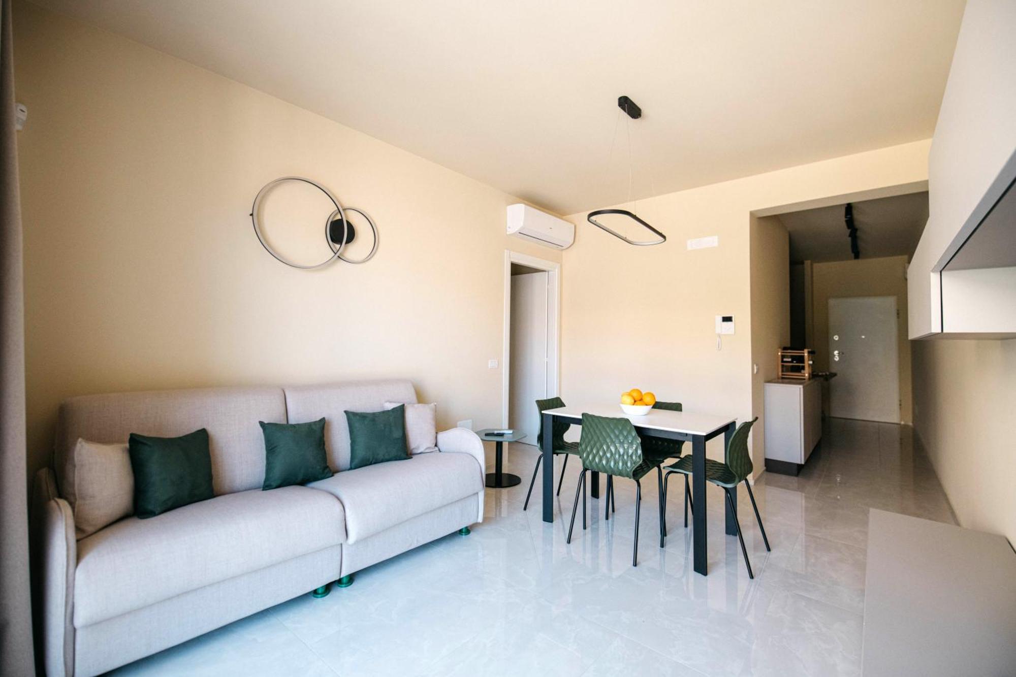 Minerva Luxury Apartment & Tulipan Apartment By Taormina Holidays Bagian luar foto
