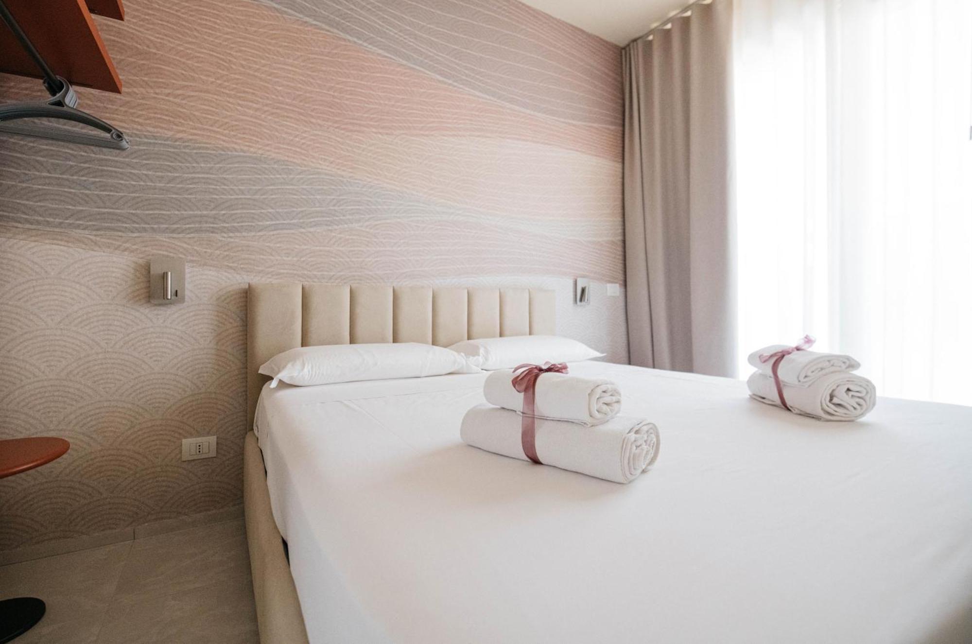 Minerva Luxury Apartment & Tulipan Apartment By Taormina Holidays Bagian luar foto